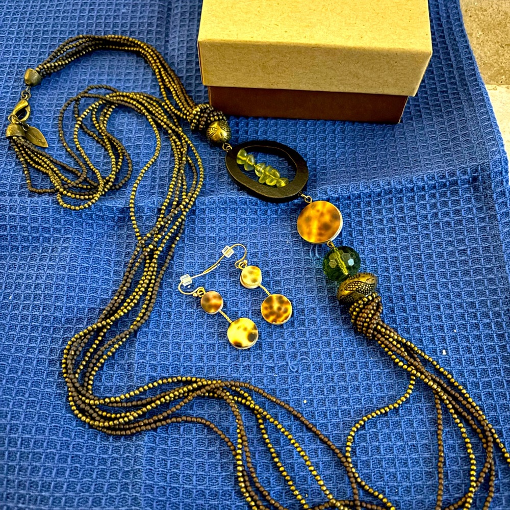 Necklace & earring set